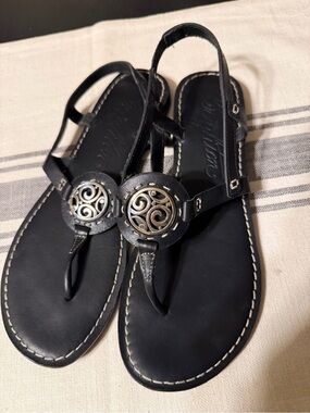 Brighton women’s Apollo black leather sandals, size 9, silver medallion